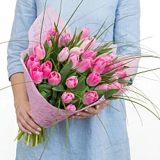 Букет из 35 розовых тюльпанов