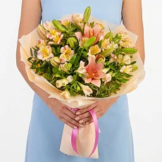 Букет из 3 лилии и альстромерии