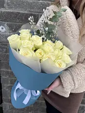 Букет живых цветов из 15 роз