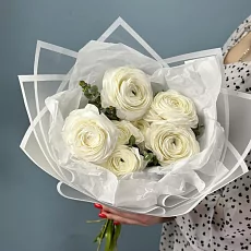 7 белых ранункулюсов 