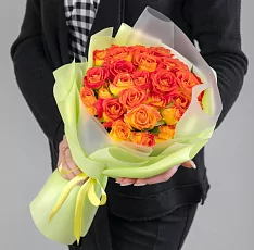9 Кустовых Оранжевых Роз в упаковке 
