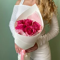 Букет из розовых роз