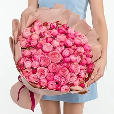 Букет розовых кустовых роз