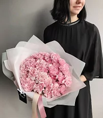 35 нежных Гвоздик в упаковке