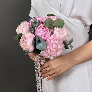 7 Пионов Сара Бернар