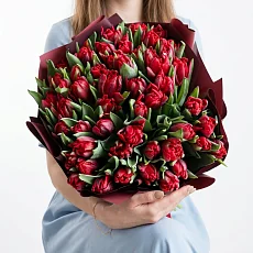 Букет из 51 Тюльпана пурпурного цвета