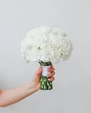 Свадебный букет из белых диантусов