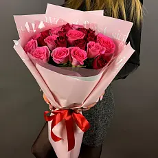 Букет из 21 розы в упаковке 