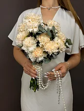 Из белых диантусов