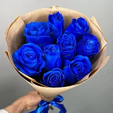 9 Синих роз в крафте 