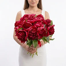 15 Красных Пионов