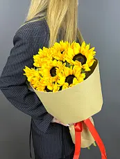 Букет живых цветов  из подсолнухов