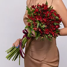 25 Красных Альстромерий