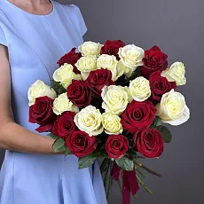 Букет из 25 Красно-Белых роз микс