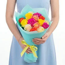 Разноцветные розы в упаковке 15 штук