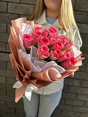 Букет живых цветов из 15 розовых роз