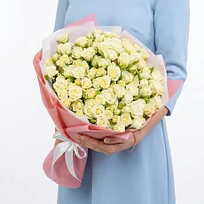 45 белых кустовых роз