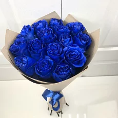 15 Синих роз в крафте 