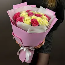 Нежный букет из 17 роз 