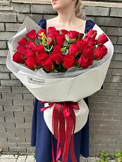 29 Роз в дизайнерской упаковке
