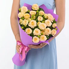 11 Бежевых Роз в упаковке