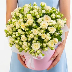 19 Кустовых Белых Роз в коробке