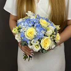 Свадебный букет невесты из эустомы и гортензии