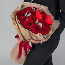 15 Бордовых Роз и Эвкалипт