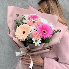 Букет из гвоздики и хризантемы