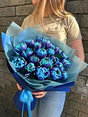 Букет из радужных тюльпанов