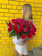 Коробка с красной розой