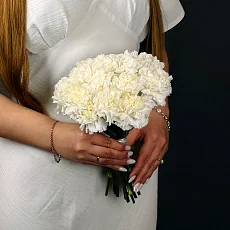 Свадебная композиция из 17 белых гвоздик