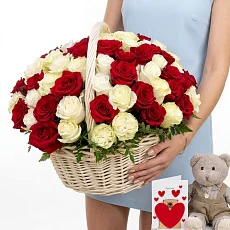 Корзина из 51 эквадорской розы микс