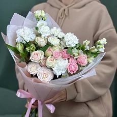 Композиция с розой, гвоздикой и альстромерией