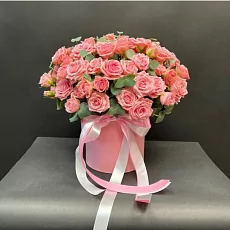 Нежные кустовые розы в коробке 