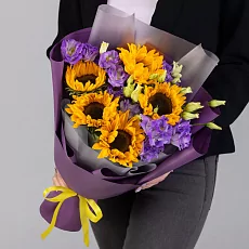 Букет  эустомой и подсолнухами