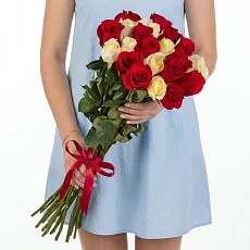 21 Красная и белая роза Эквадор