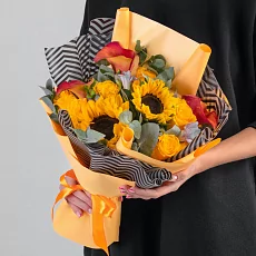 Букет из подсолнухов и калл 