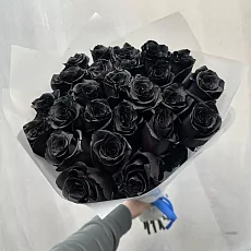 25 Черных роз в упаковке
