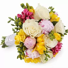 Букет невесты с розами и фрезией 