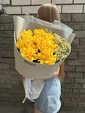 Букет из роз и матрикарии 