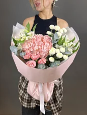 Букет с розовой гортензией и альстромерией