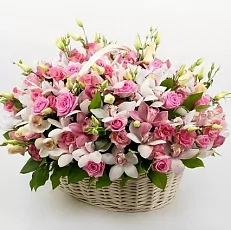 Корзина "Богемия" с розами и орхидеями