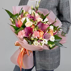 Композиция с каллами и диантусами