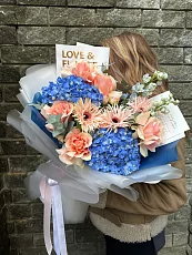 Гортензии и герберы