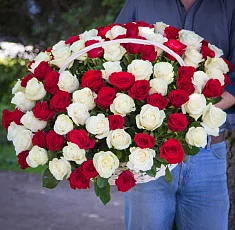 Корзина красно белая Эквадор