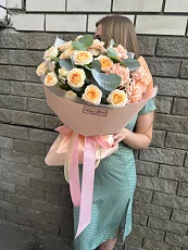 Гвоздика и кустовая Роза