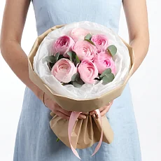 7 Розовых ранункулюсов с эвкалиптом