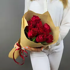 Букет живых цветов из красной розы