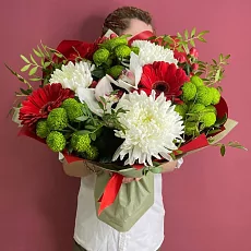 Букет из кустовых хризантем и гербер